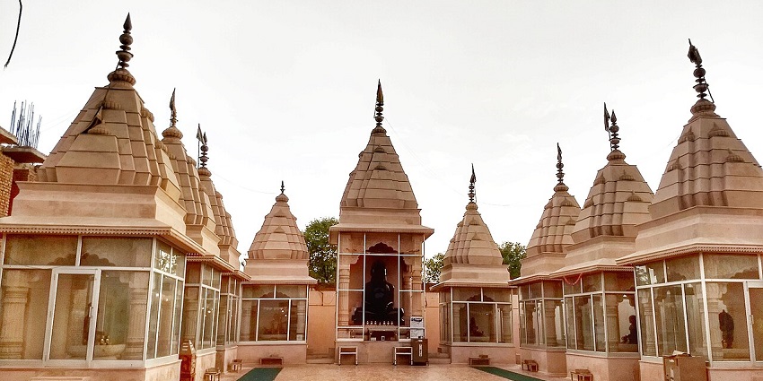 Navagraha Jain Temple complex dominantly features domes and stone structures at Varur, one of the places to visit near Hubli for 1 day.
