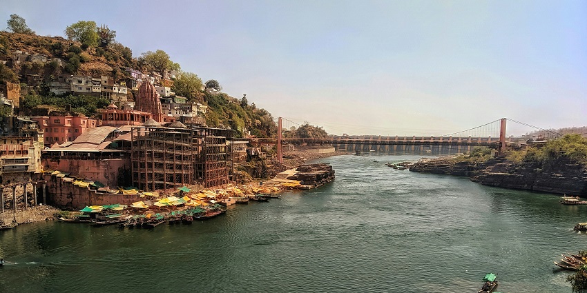 Omkareshwar Temple is situated on the banks of the Narmada River, surrounded by scenic views.