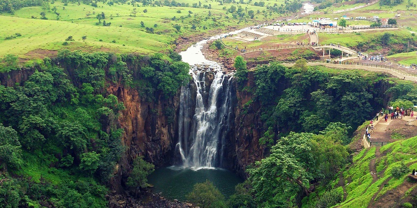 Patalpani Waterfall, one of the scenic places to visit near Indore for 2 days.