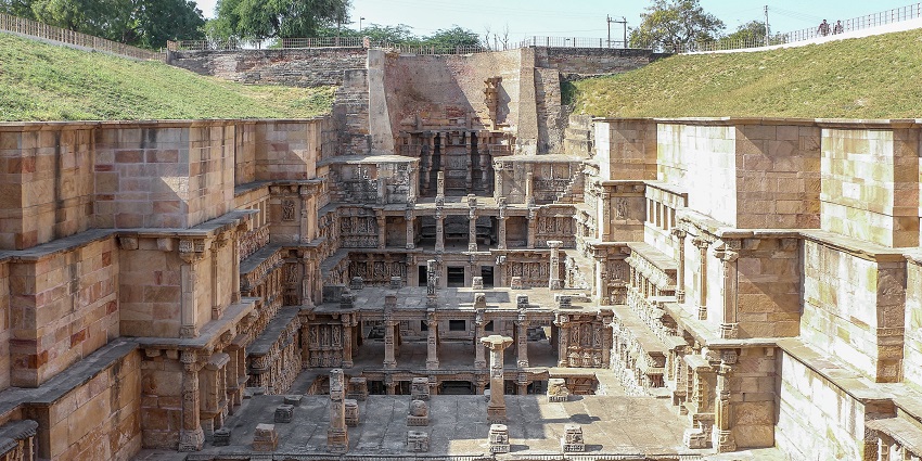 Intricately carved pillars at Rani ki Vav in Patan, one of the places to visit near Ahmedabad for 1 day.