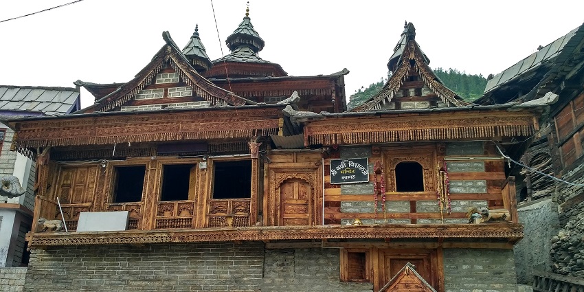 Ornate Shringa Rishi Temple, one of the popular places to visit near Tirthan valley.