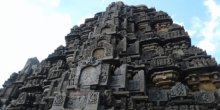 Siddheswara Temple Haveri with a stepped roof and carvings, one of the iconic places to visit near Hubli for 1 day.
