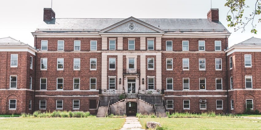 Exterior view of Watson Museum showcasing colonial-era architecture and historical exhibits.
