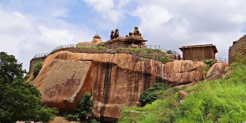 Yellur Fort, a historic site among the scenic places to visit near Belgaum in winter.