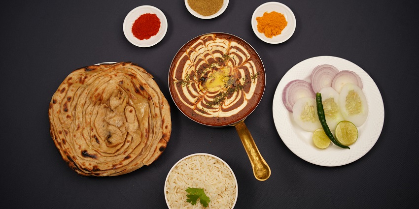 Curry with flatbread served at Anarkali Restaurant, Indian Pakistani in Antalya.