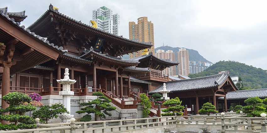 Chi Lin Nunnery Temple with traditional architecture and a small water body, one of the top temples in Hong Kong.