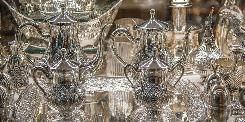 Elegant silverware display at Chickpet Market, a prime spot for shopping in Karnataka.
