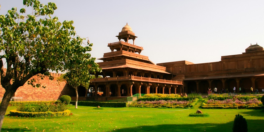 Exterior view of Darwan Singh Museum with traditional architecture, museums in Uttarakhand.