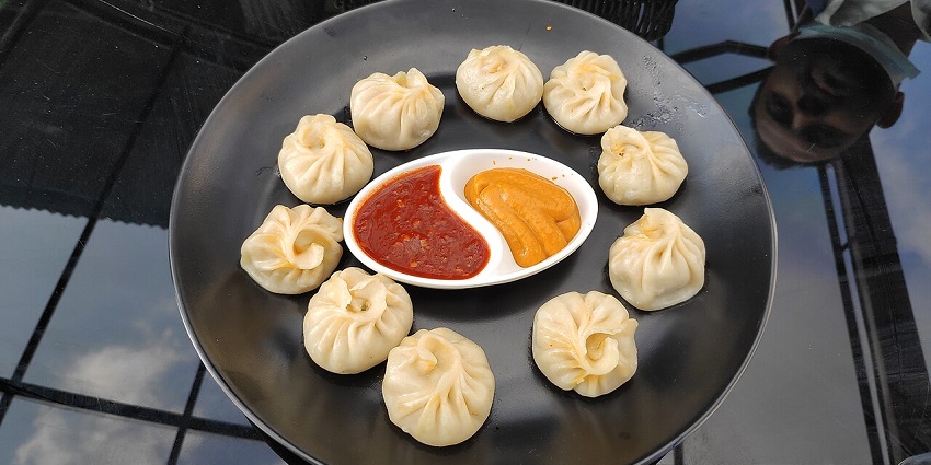 The momos are tossed in spicy sauce or stir-fried with ingredients like onions and chillies in one of the best restaurants in Siliguri for couples.

