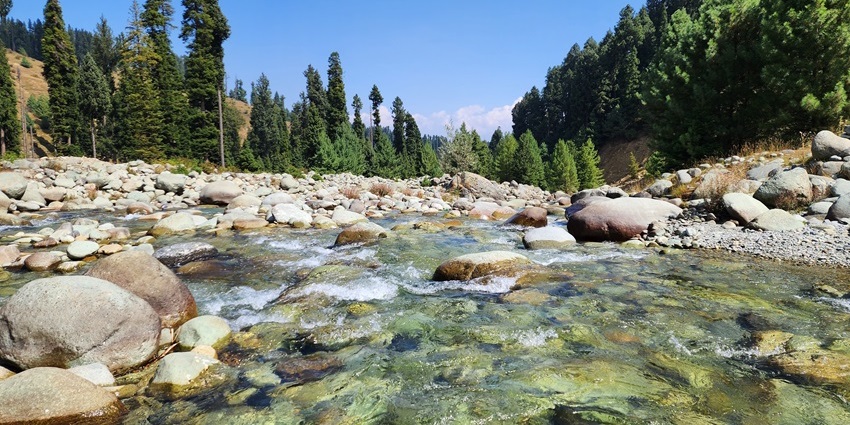 Panoramic view of rock and water stream at Doodhpathri, one of the scenic picnic places in Kashmir.