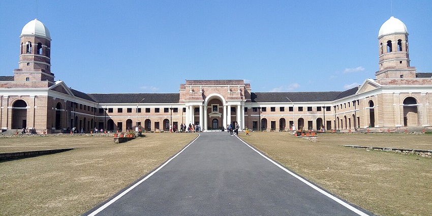 A road leads to the Forest Research Institute in Dehradun, which houses the museum.