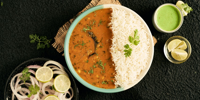 A flavourful Indian curry with rice served at Indian Bollywood Restaurant, one of the top Indian restaurants in Cappadocia Turkey.
