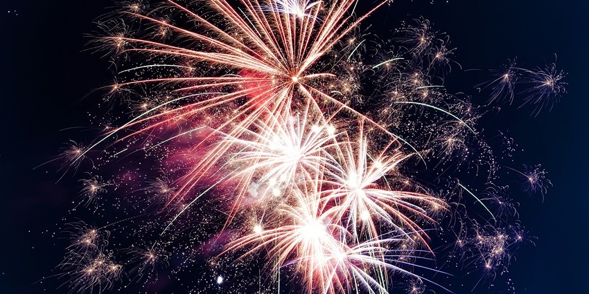 Spectacular Jaisalmer fireworks lighting up the sky during New Year in Rajasthan.