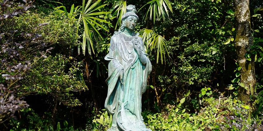 Guanyin statue at Kadoorie Farm and Botanic Garden, one of the best zoos in Hong Kong.