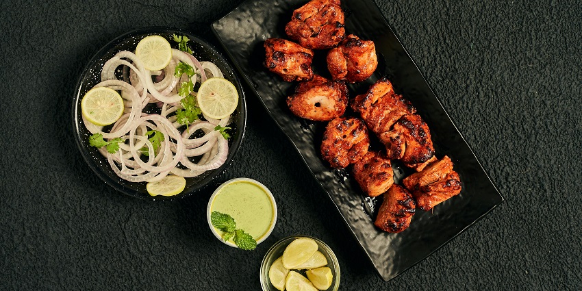 Tandoori chicken served hot with garnishes at Mehfill - Resto Bar restaurant.
