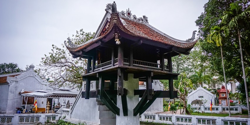 One Pillar Pagoda in Hanoi, Vietnam, was built on a single stone pillar above a lotus pond, one of the best temples in Vietnam.