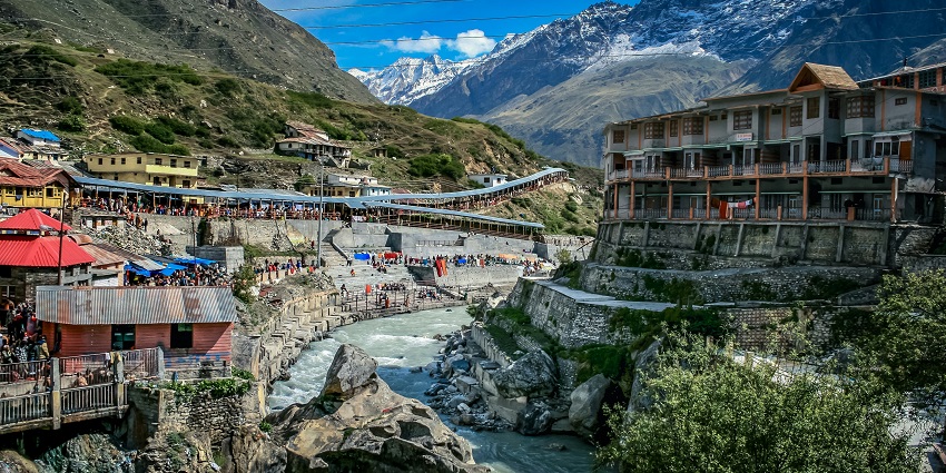 Keep these tips in mind while travelling to these forts in Uttarakhand next time.
