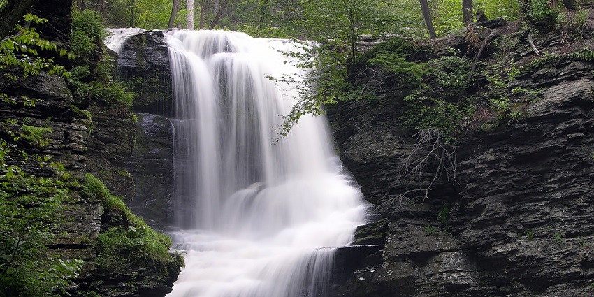 Padajhar Mahadev Waterfall is surrounded by lush greenery in Rajasthan’s scenic landscape.