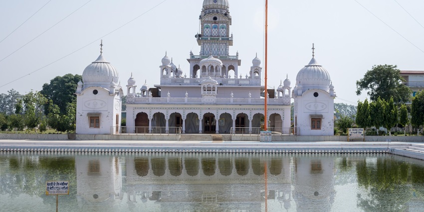 Gurdwara Dukh Niwaran Sahib with beautifully intricated architecture during Guru Nanak's Prakash Utsav.