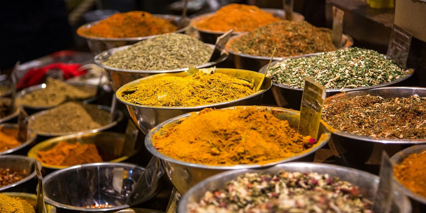 Colourful spice stalls at Psar Leu Market, a hidden gem for shopping in Cambodia.
