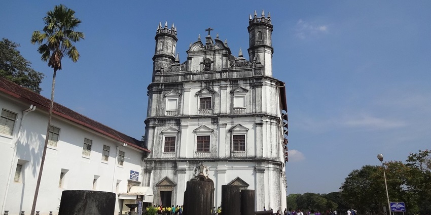 Front view of St. Hyacinth Church with white facade and cross on top.