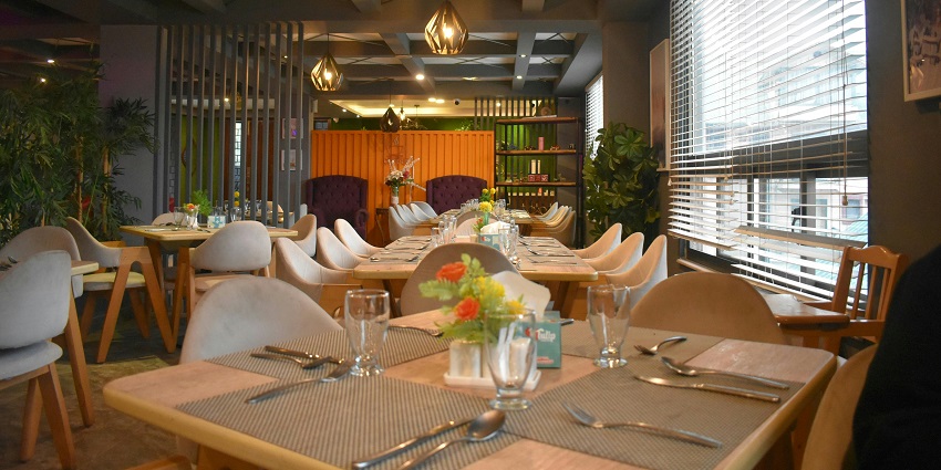 Elegant modern interior with cosy ambiance at Sonam’s Kitchen, one of the best restaurants in Darjeeling.
