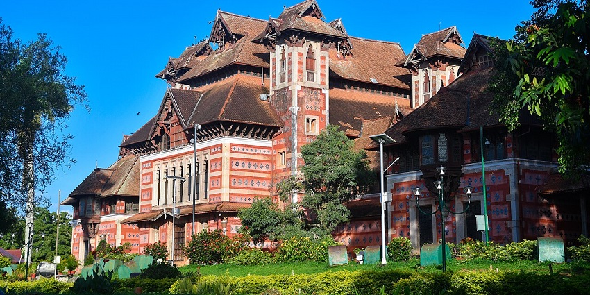 Sree Chitra Art Gallery at Napier Museum, with traditional architecture and garden, one of the popular art galleries in Kerala.