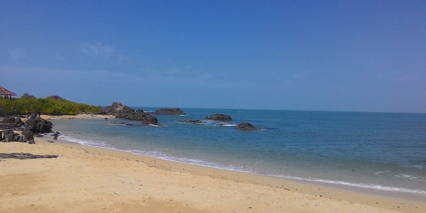 St. Mary’s Islands in Idupi, with a sandy shoreline and greenery, one of the islands in Karnataka.