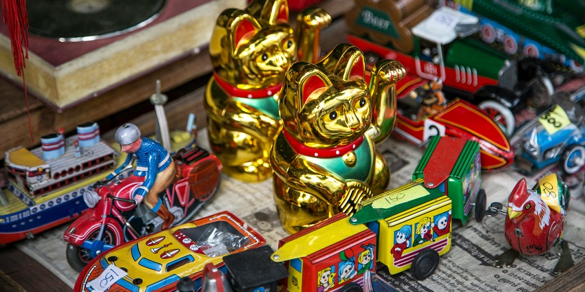 Collection of vintage toys displayed on shelves at Tai Yuen Street Toy Market.
