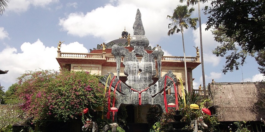 Front view of the Blanco Renaissance Museum in Ubud with ornate design and garden, one of the iconic museums in Bali.
