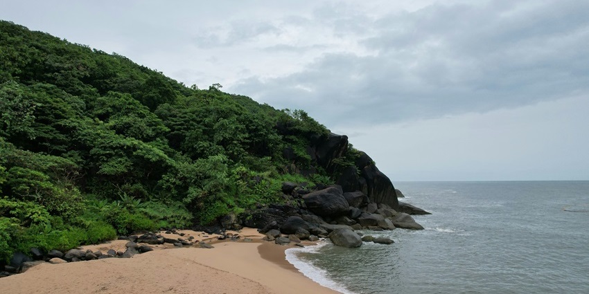 Vanxim Island beach in Goa with sandy shore and calm waters, one of the Islands in Goa.
