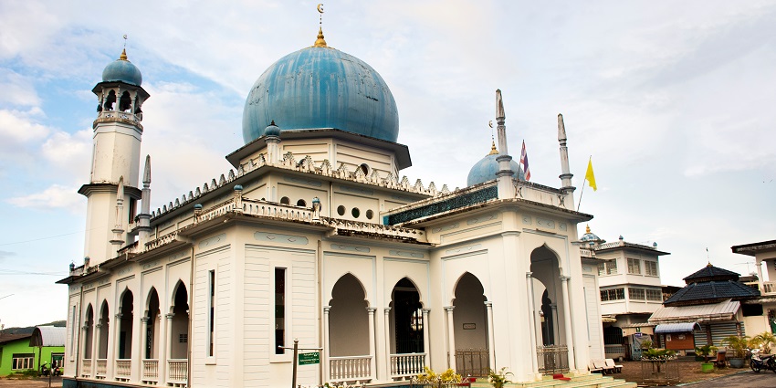 Exterior view of Yala Central Mosque, a key landmark among mosques in Thailand.
