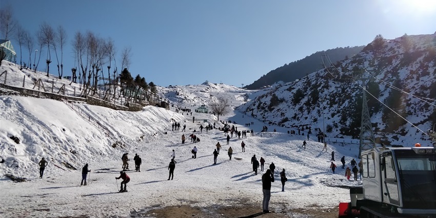 Auli is one of the best places with snowfall in India during December to February.