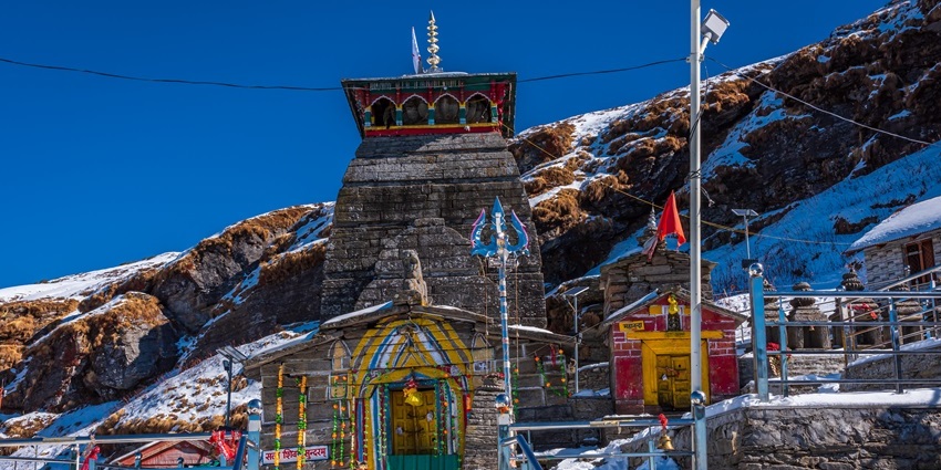 Chopta is one of the most picturesque and spiritual places with snowfall in India.