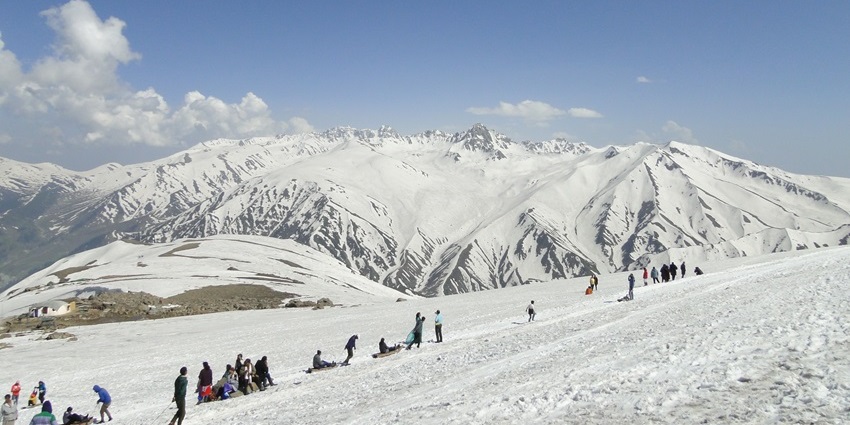 Wide angle view of the snow covered landscaped of Himachal with the clear blue sky in backdrop.