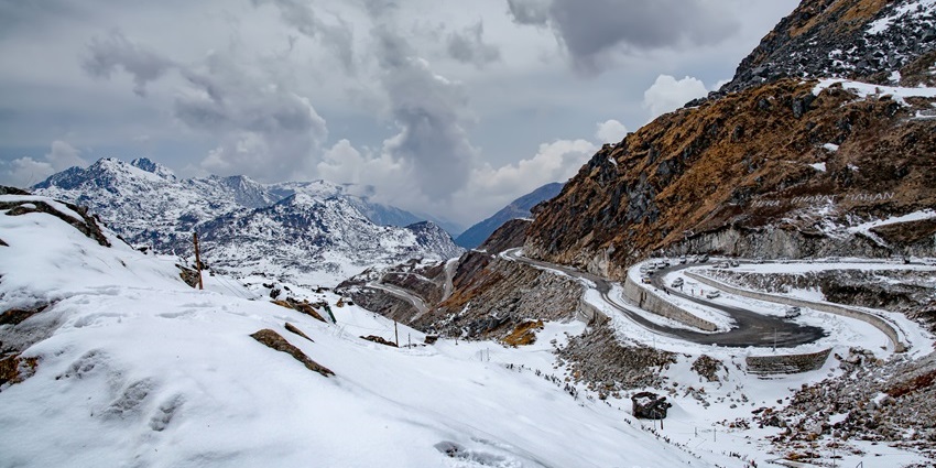 Image of Nathula Pass - Snowy white peaks of Nathula Pass at Sikkim, India