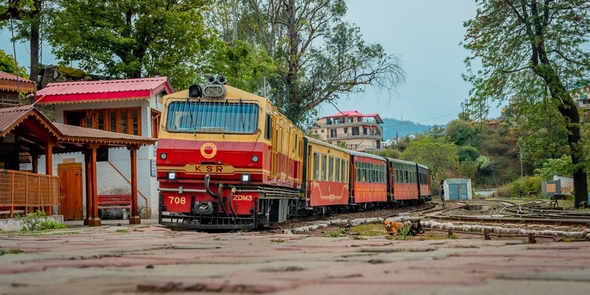 An image of a train running on the tracks of Shimla in Himachal Pradesh