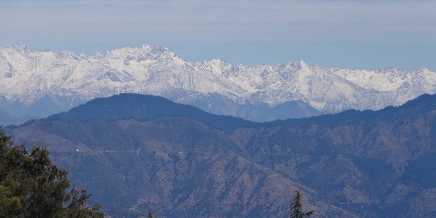 Kufri is a small but beautiful place in India for snowfall in February for nature lovers.