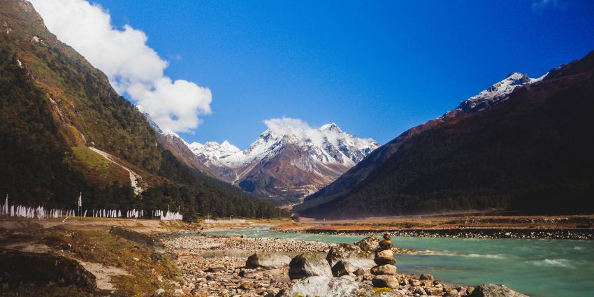 A mesmerising view of Lachung river in Yumthang valley in the day, North Sikkim, India.