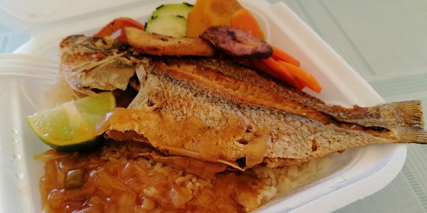 Image of a plate of delicious local Bahamian dish served at the stalls during celebrations.