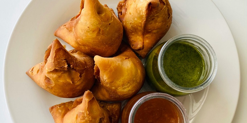 Samosa with two chutneys at Mithaas, popular among veg restaurants in Shillong.
