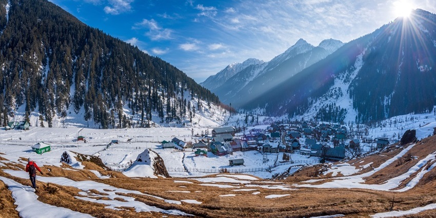 An incredible view of Pahalgam with snow-kissed landscapes and mountains in the backdrop.