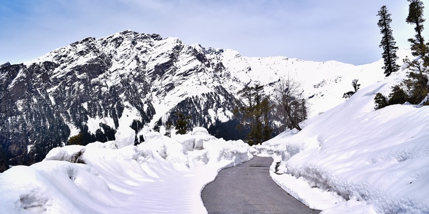 Mesmerizing view en-route to Rohtang pass on leh Manali highway, Himachal Pradesh