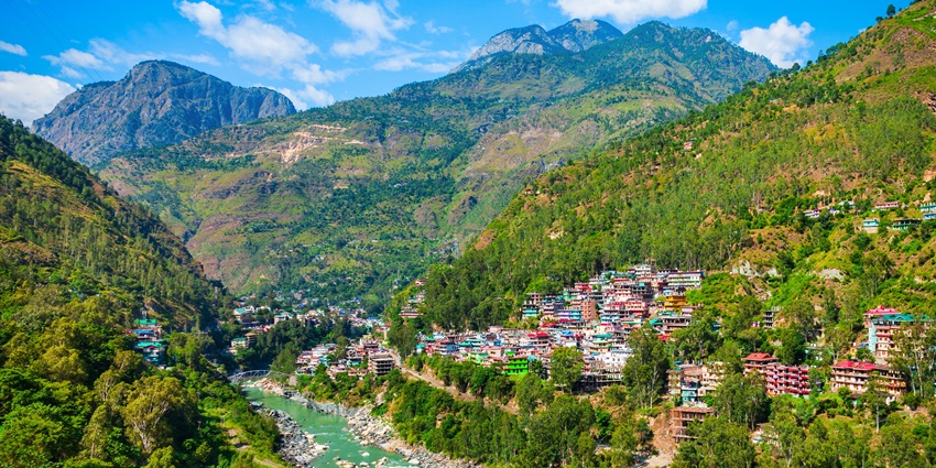 Colourful buildings of Rampur Bushahr town nestled in the mountains of Shimla district.