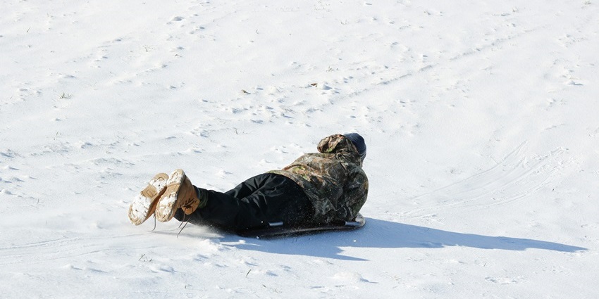 Snowfall in Arunachal Pradesh makes this region an ideal destination for sledging.