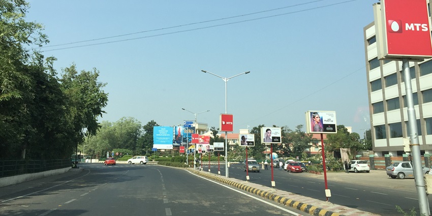Image of Ahmedabad highway road in Gujurat - Roads in Gujarat India