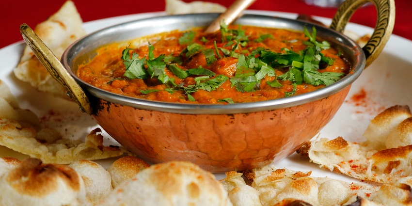 Indian curry with naan served at Wille’s Food Corner.
