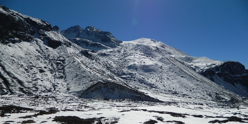 Yumthang Valley in Sikkim is one of the best places for snowfall in India in February.
