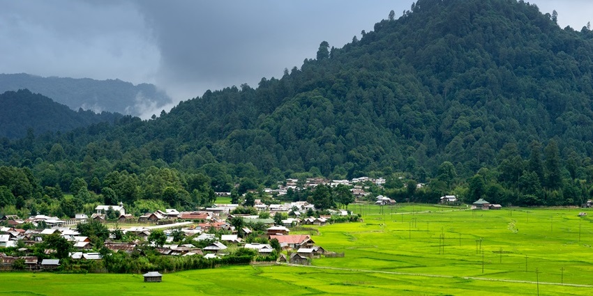 Snowfall in Arunachal Pradesh transforms the Ziro Valley into a winter paradise.